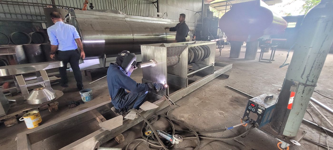Welding a stainless machine in the Giriulla workshop